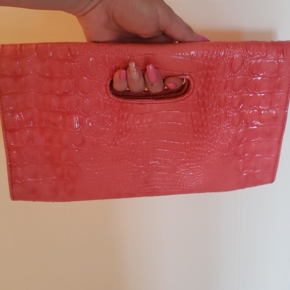 Clutch - Picture 3 of 4